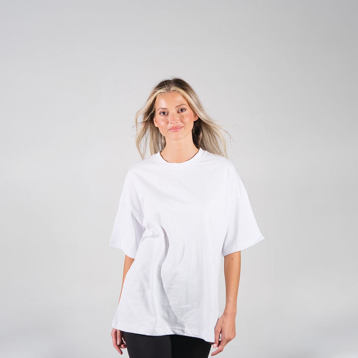 Unisex Beyaz Oversize Tişört - Toptan Satış | Konforlu ve Moda